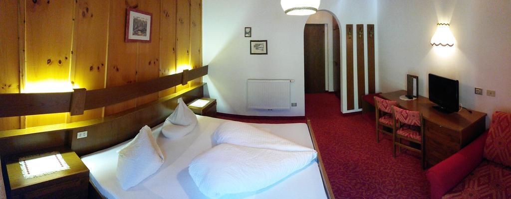 Hotel Alpenblick Pfelders Exterior photo